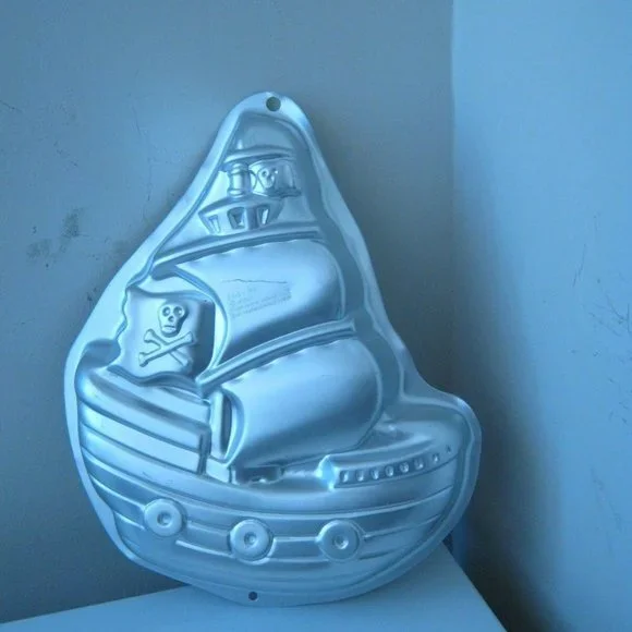 Wilton Pirate Ship Cake Pan (2105-1021) - Picture 4 of 4